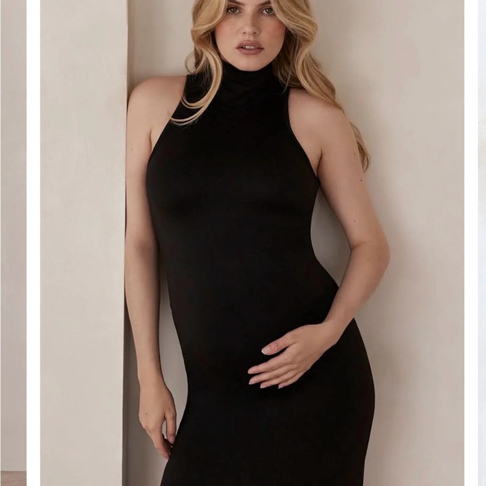 Black Sleeveless Halter Maxi Dress